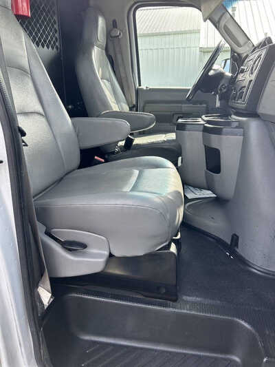 2013 Ford E-Series, $1. Photo 9