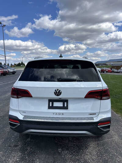 2022 Volkswagen Taos, $13995. Photo 4
