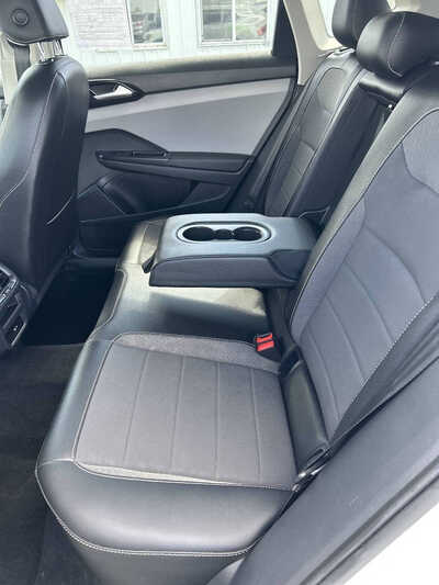 2022 Volkswagen Taos, $13995. Photo 7