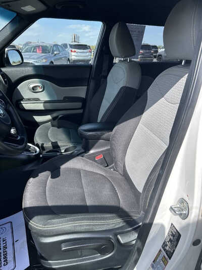 2016 Kia Soul, $1. Photo 9