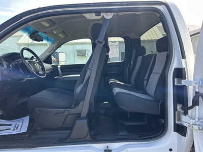 2011 Chevrolet 1500 Ext Cab, $12995. Photo 6