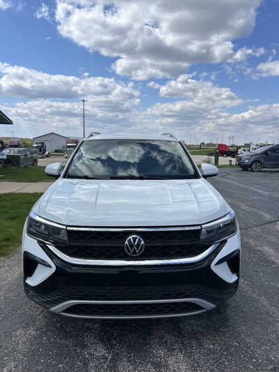 2022 Volkswagen Taos, $13995. Photo 2