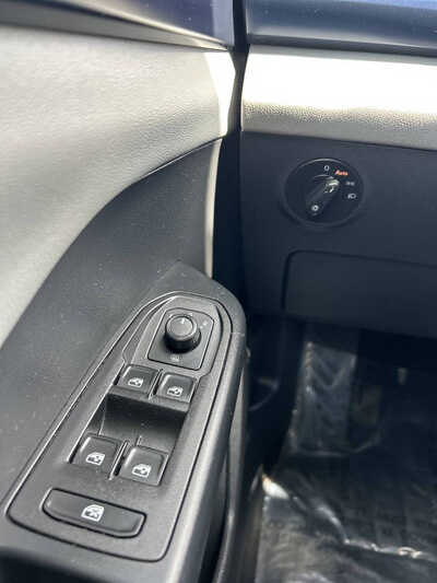 2022 Volkswagen Taos, $13995. Photo 9
