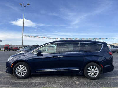 2019 Chrysler Pacifica, $1. Photo 3