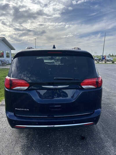 2019 Chrysler Pacifica, $1. Photo 4