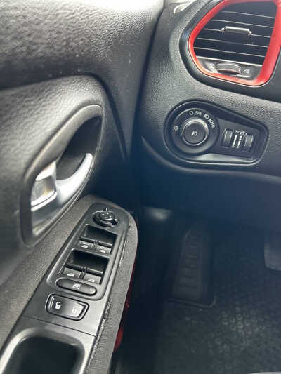 2016 Jeep Renegade, $1. Photo 11