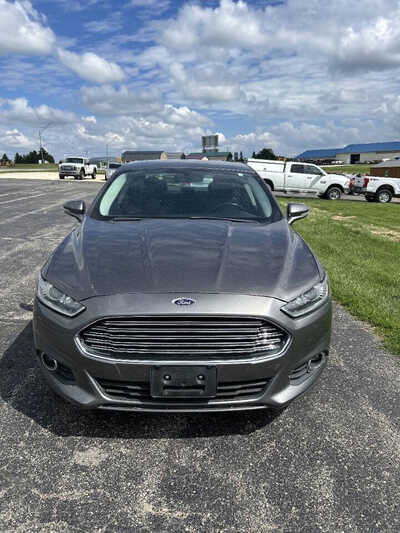 2013 Ford Fusion, $1. Photo 2
