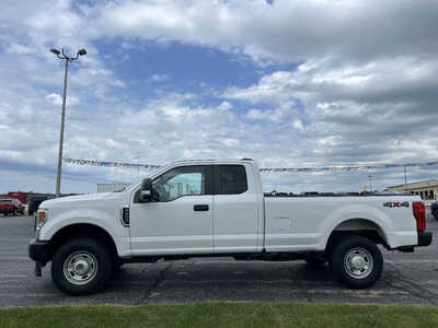 2020 Ford F250 Ext Cab, $1. Photo 3