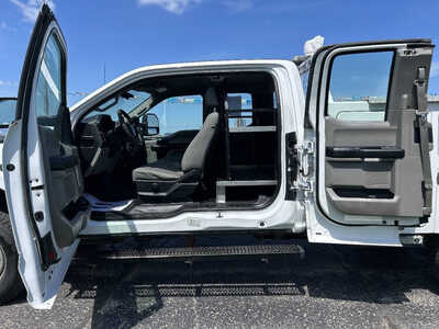 2018 Ford F-250 Super, $1. Photo 4