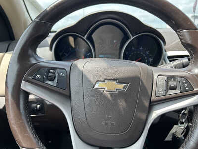 2014 Chevrolet Cruze, $1500. Photo 10