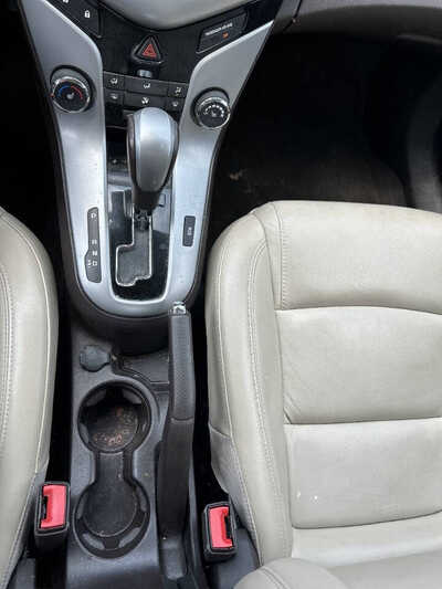 2014 Chevrolet Cruze, $1500. Photo 12