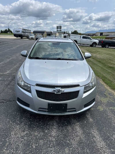 2014 Chevrolet Cruze, $1500. Photo 2