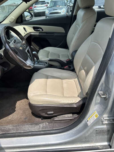 2014 Chevrolet Cruze, $1500. Photo 8