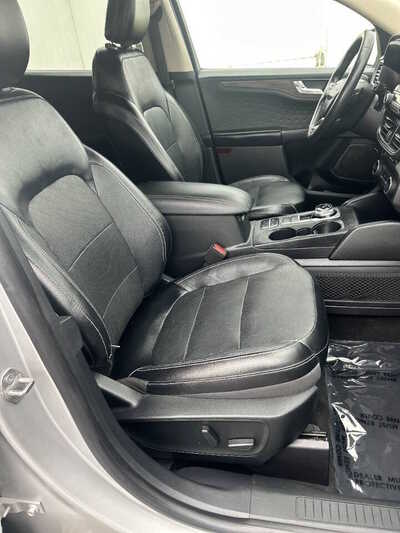 2020 Ford Escape, $1. Photo 7