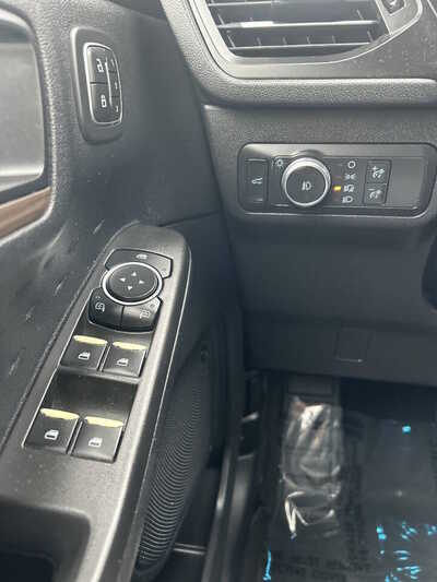 2020 Ford Escape, $1. Photo 8