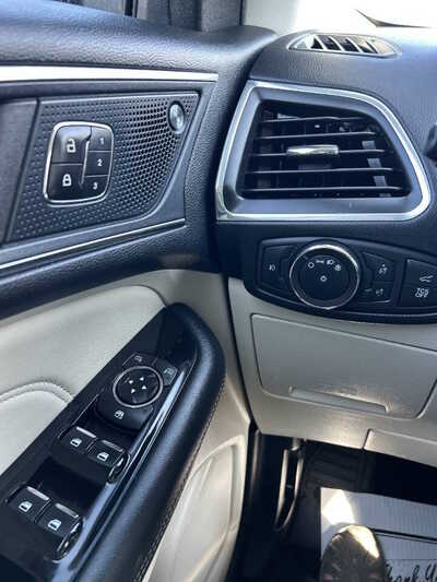 2019 Ford Edge, $1. Photo 9