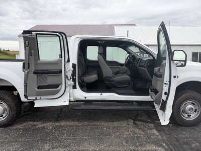 2017 Ford F250 Ext Cab, $21995. Photo 6
