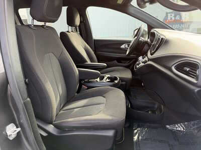 2022 Chrysler Pacifica, $1. Photo 10