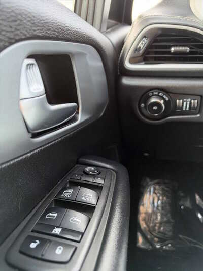 2022 Chrysler Pacifica, $1. Photo 11
