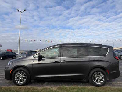 2022 Chrysler Pacifica, $1. Photo 3