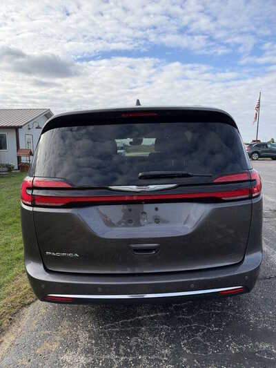 2022 Chrysler Pacifica, $1. Photo 4