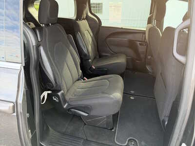 2022 Chrysler Pacifica, $1. Photo 7