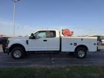 2017 Ford F350 Ext Cab, $1. Photo 3