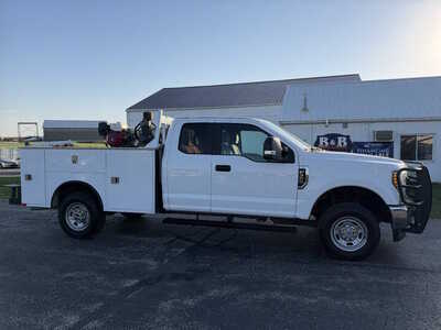 2017 Ford F350 Ext Cab, $1. Photo 1