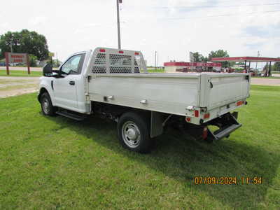 2017 Ford F250 Reg Cab, $18995. Photo 4
