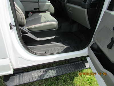 2017 Ford F250 Reg Cab, $18995. Photo 11