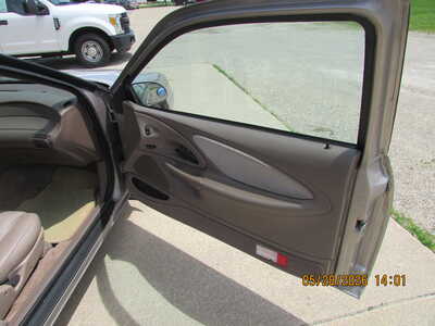 1995 Ford Thunderbird, $6995. Photo 10