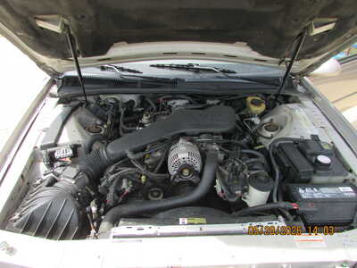 1995 Ford Thunderbird, $6995. Photo 12