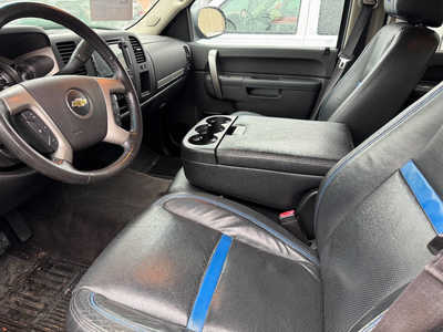 2013 Chevrolet 1500 Crew Cab, $5995. Photo 4