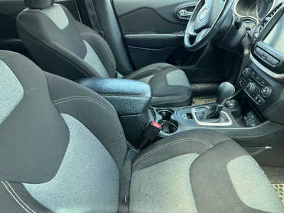 2014 Jeep Cherokee, $8995. Photo 4