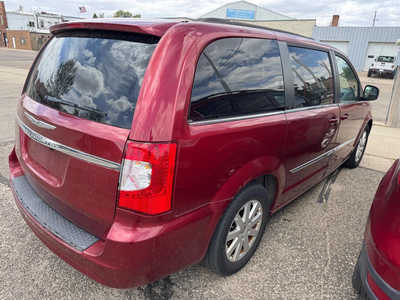 2014 Chrysler Town & Country, $3995. Photo 3