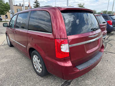 2014 Chrysler Town & Country, $3995. Photo 4
