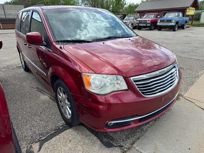 2014 Chrysler Town & Country, $3995. Photo 1