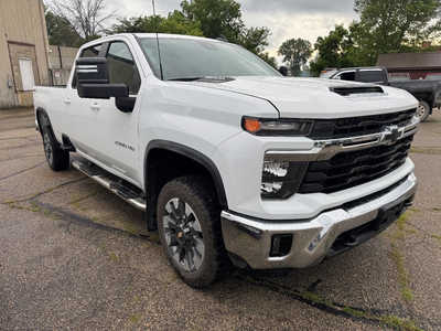 2024 Chevrolet 2500 Crew Cab, $39995. Photo 5