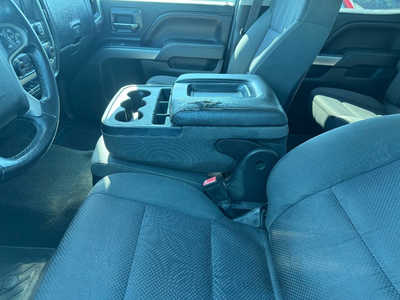 2015 Chevrolet 1500 Crew Cab, $14995. Photo 4
