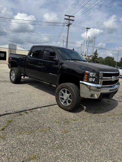 2008 Chevrolet 2500 Crew Cab, $9995. Photo 2