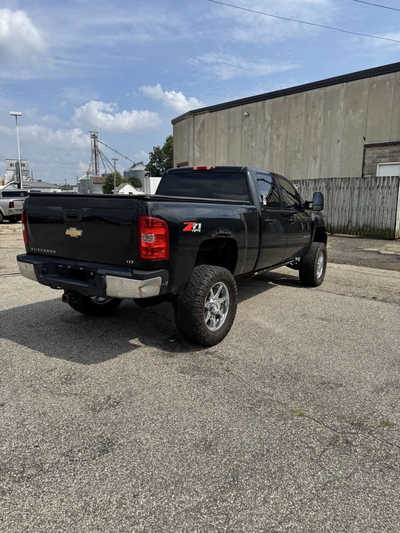 2008 Chevrolet 2500 Crew Cab, $9995. Photo 3
