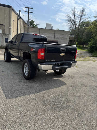 2008 Chevrolet 2500 Crew Cab, $9995. Photo 4