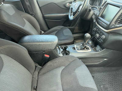 2015 Jeep Cherokee, $7995. Photo 6