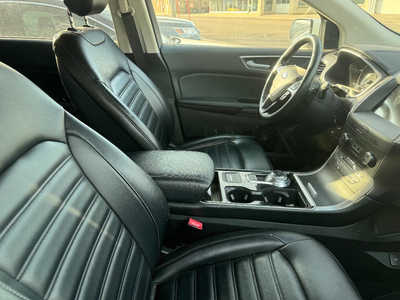 2019 Ford Edge, $9995. Photo 4