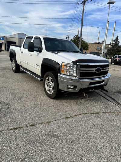 2012 Chevrolet 2500 Crew Cab, $7995. Photo 2