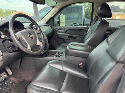 2012 Chevrolet 2500 Crew Cab, $9995. Photo 5