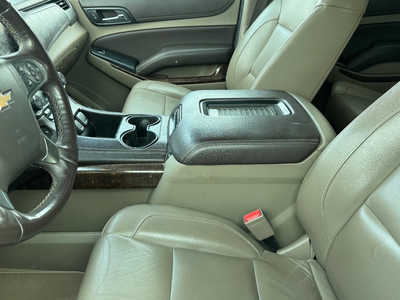 2017 Chevrolet Suburban, $12995. Photo 5