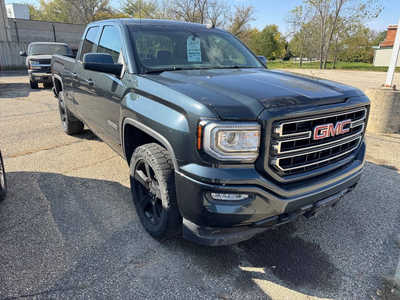 2017 GMC 1500 Crew Cab, $13995. Photo 2