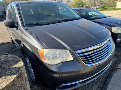 2015 Chrysler Town and, $3995. Photo 2