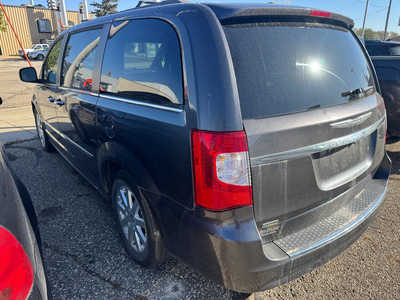 2015 Chrysler Town and, $3995. Photo 4
